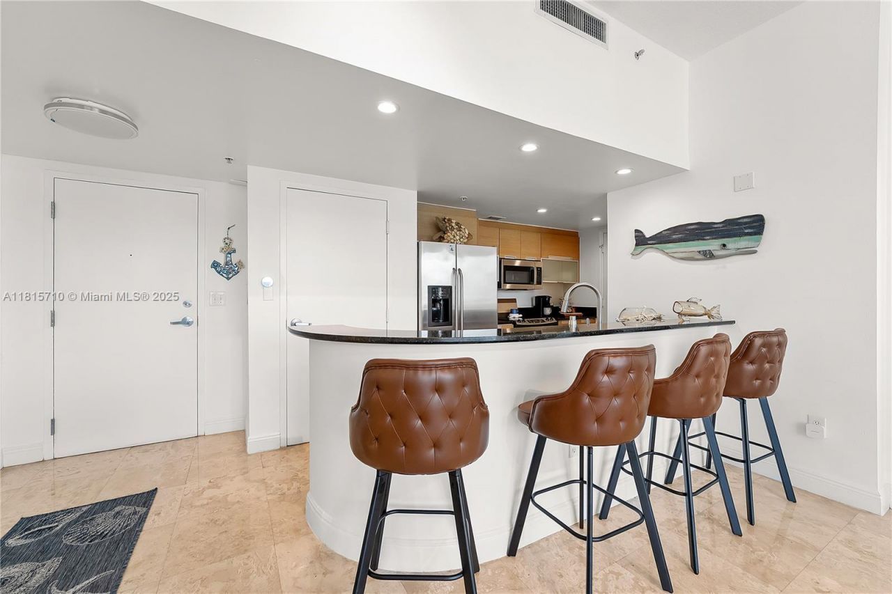 1881 79th St Cswy, Unit 2106, North Bay Village, FL 33141 Photo