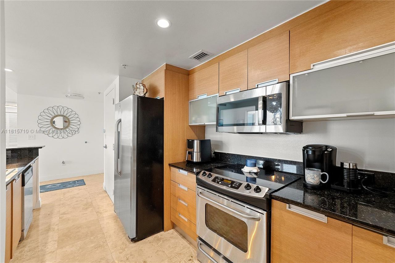 1881 79th St Cswy, Unit 2106, North Bay Village, FL 33141 Photo