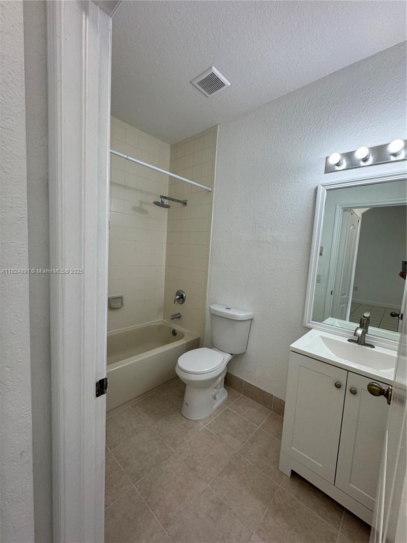 1536 SE 25th St, Unit 206, Homestead, FL 33035 Photo