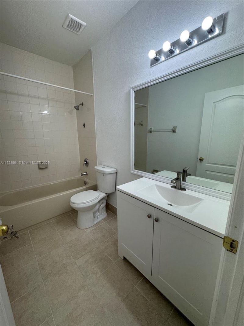 1536 SE 25th St, Unit 206, Homestead, FL 33035 Photo
