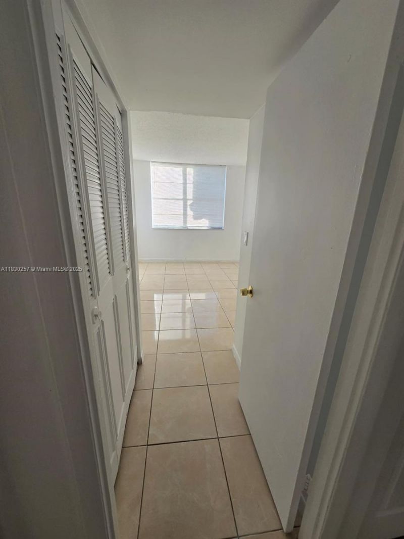 486 NW 165th St Rd, Unit B-306, Miami, FL 33169 Photo