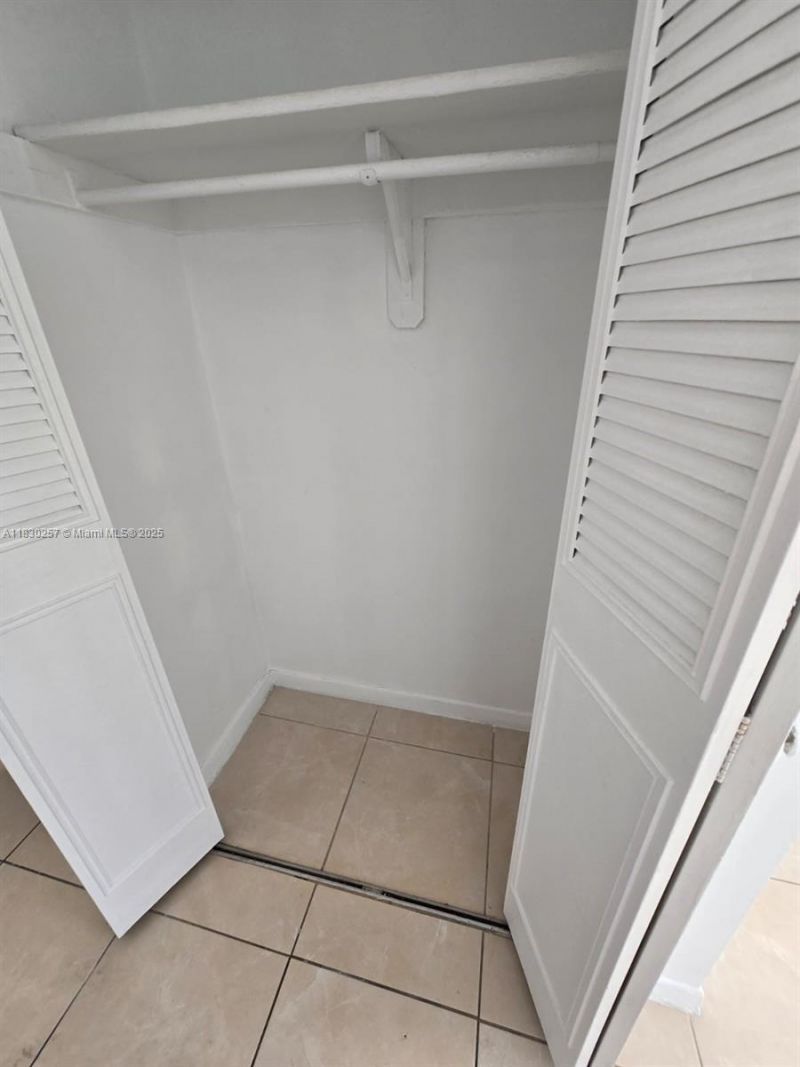 486 NW 165th St Rd, Unit B-306, Miami, FL 33169 Photo