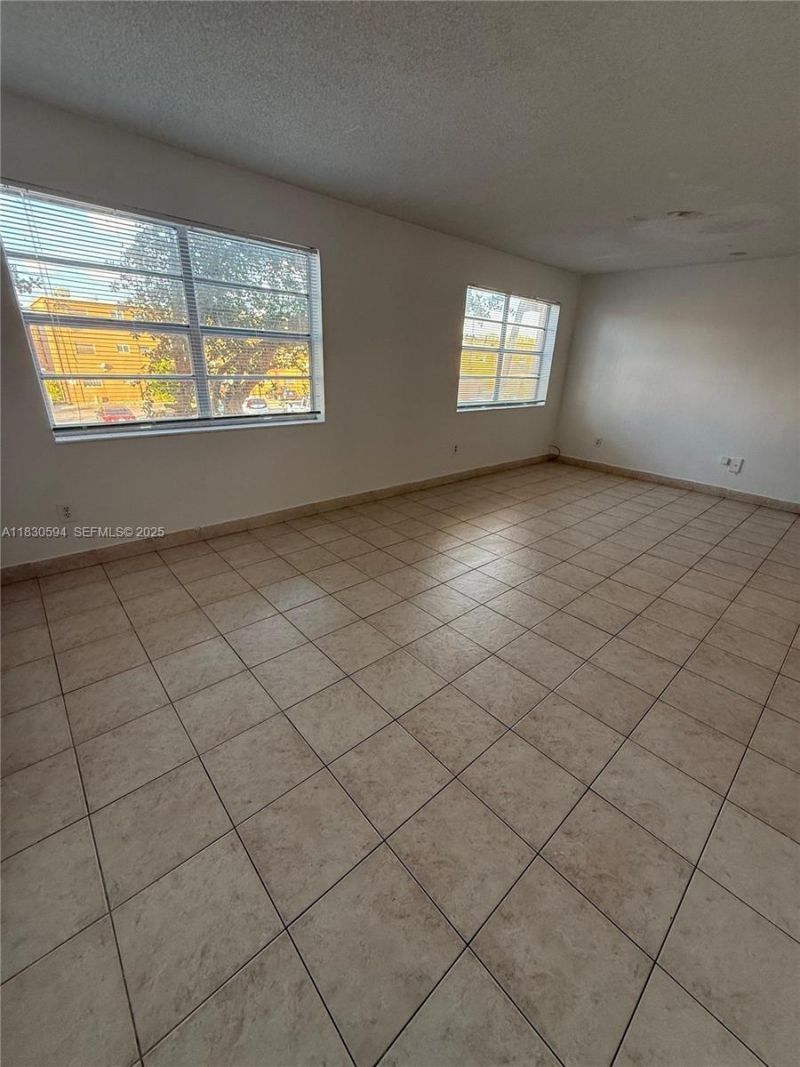 1305 W 53rd St, Unit 406, Hialeah, FL 33012 Photo
