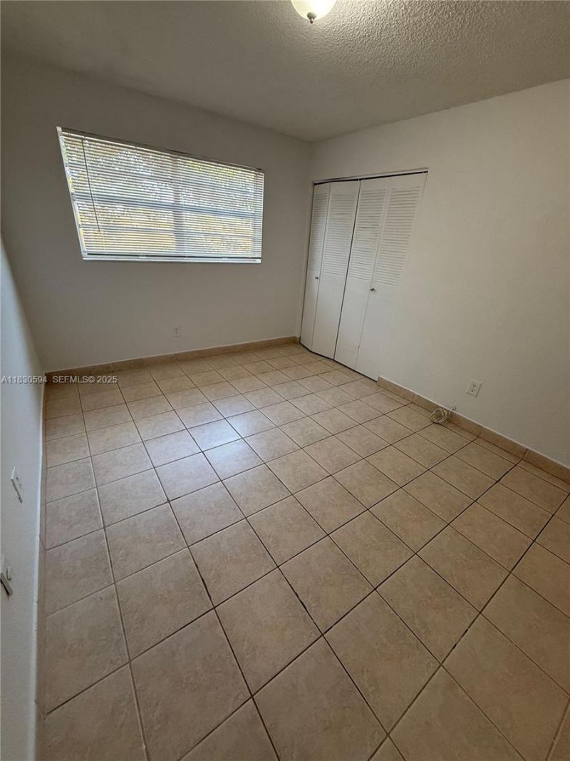 1305 W 53rd St, Unit 406, Hialeah, FL 33012 Photo