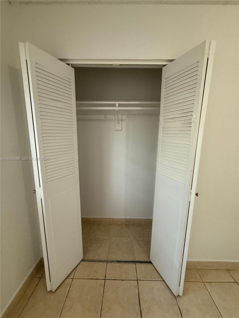 1305 W 53rd St, Unit 406, Hialeah, FL 33012 Photo