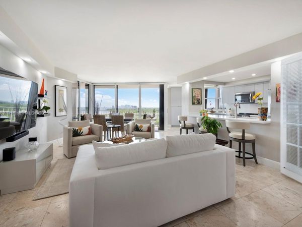 2000 Towerside Ter, Unit 1512, Miami, FL 33138