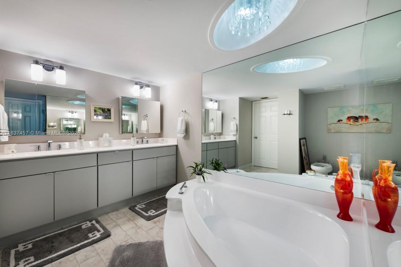 2000 Towerside Ter, Unit 1512, Miami, FL 33138 Photo