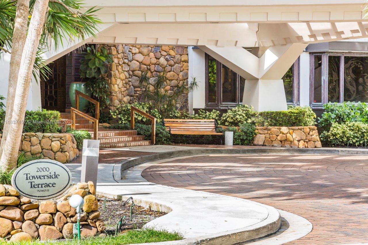 2000 Towerside Ter, Unit 1512, Miami, FL 33138 Photo