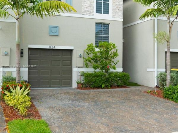 824 SE 18th St, Homestead, FL 33034