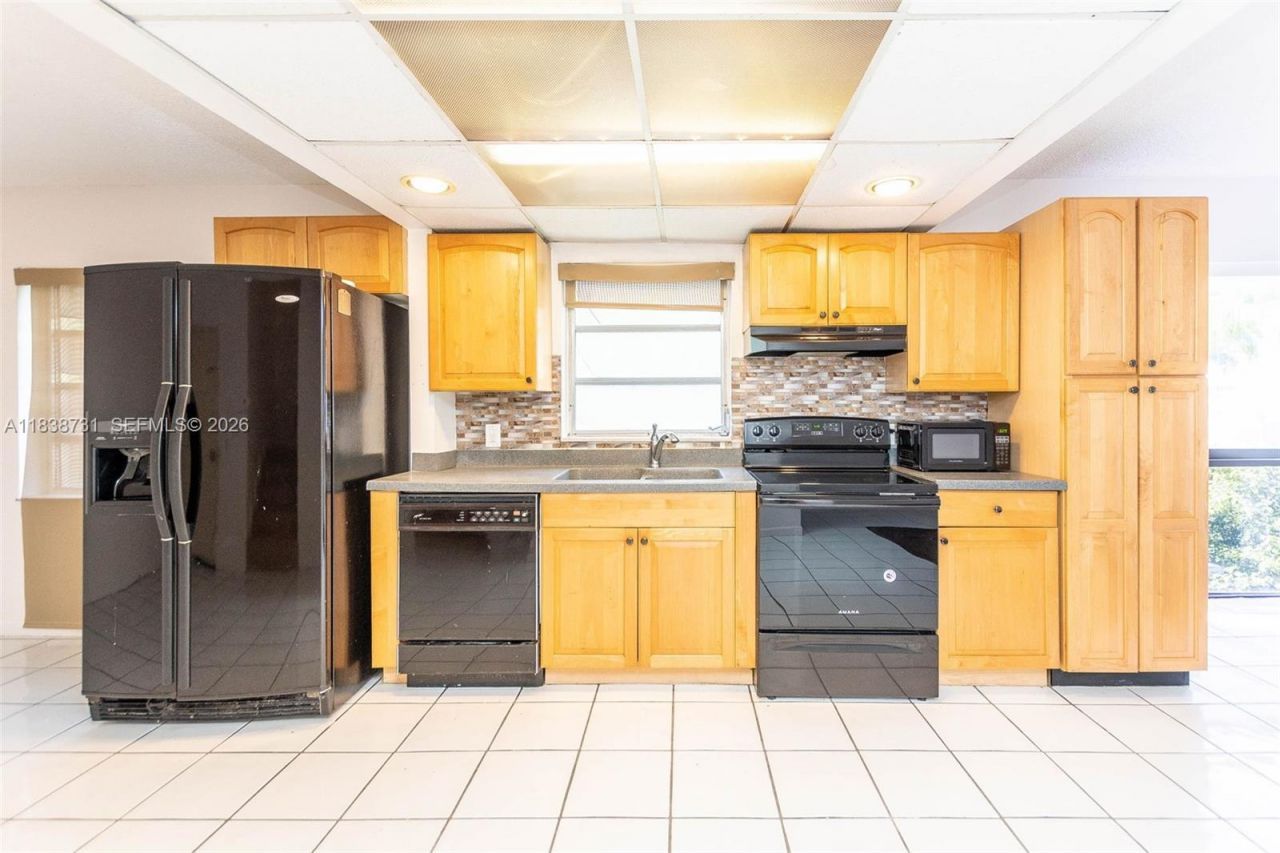 3862 NE 171st St, Unit B, North Miami Beach, FL 33160 Photo
