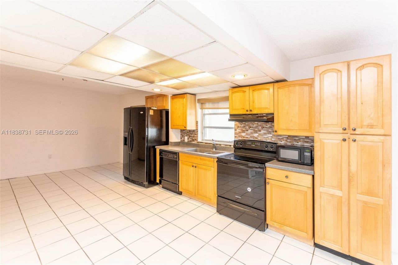 3862 NE 171st St, Unit B, North Miami Beach, FL 33160 Photo