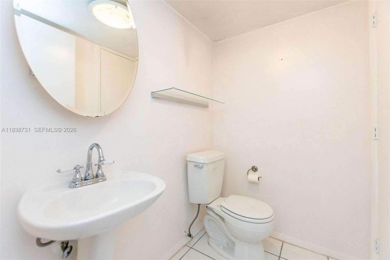 3862 NE 171st St, Unit B, North Miami Beach, FL 33160 Photo