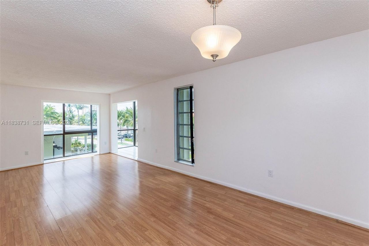 3862 NE 171st St, Unit B, North Miami Beach, FL 33160 Photo