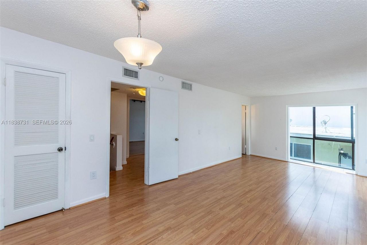 3862 NE 171st St, Unit B, North Miami Beach, FL 33160 Photo