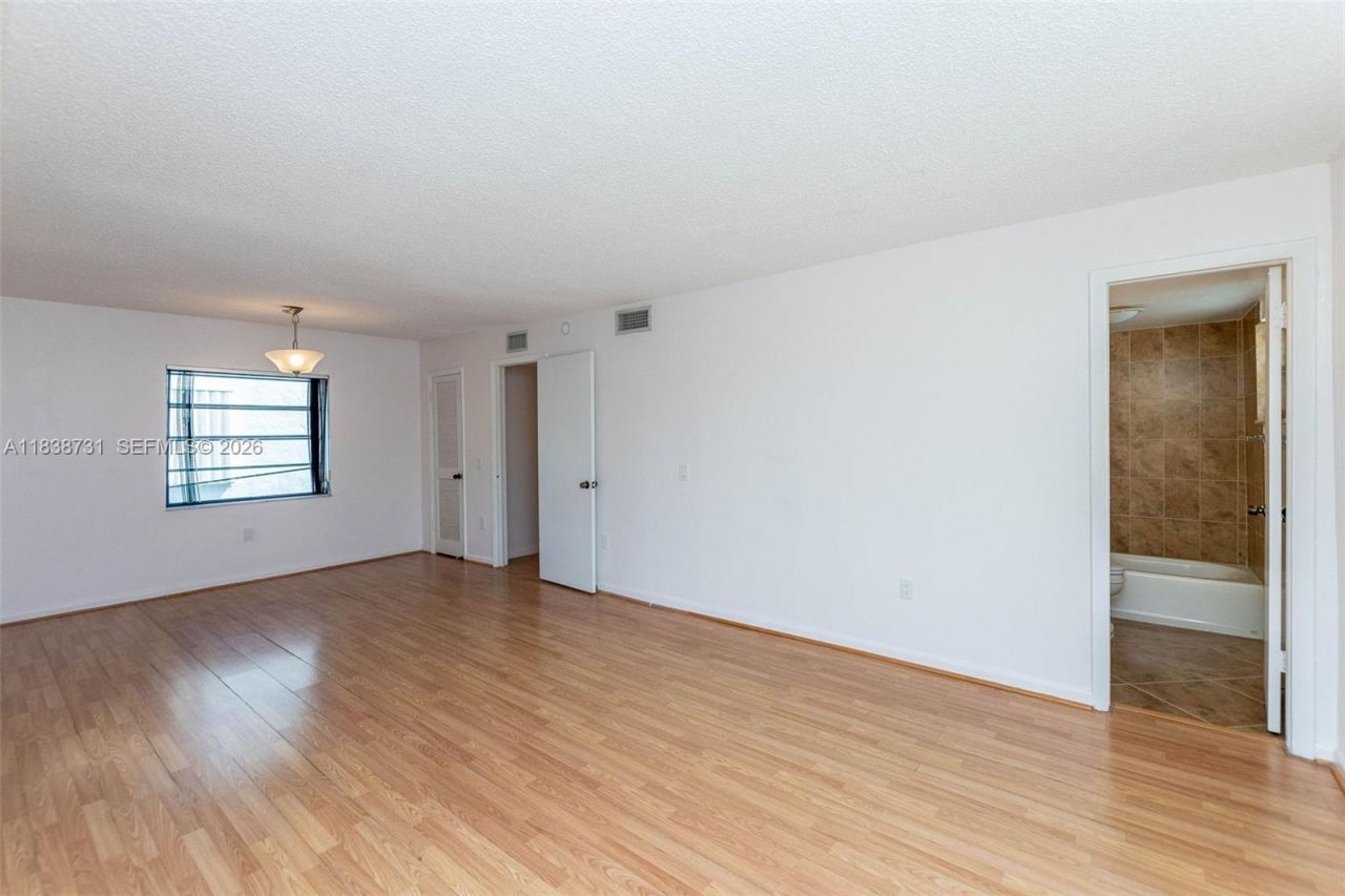 3862 NE 171st St, Unit B, North Miami Beach, FL 33160 Photo