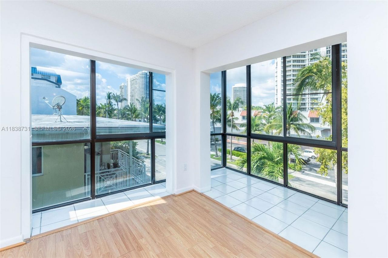 3862 NE 171st St, Unit B, North Miami Beach, FL 33160 Photo