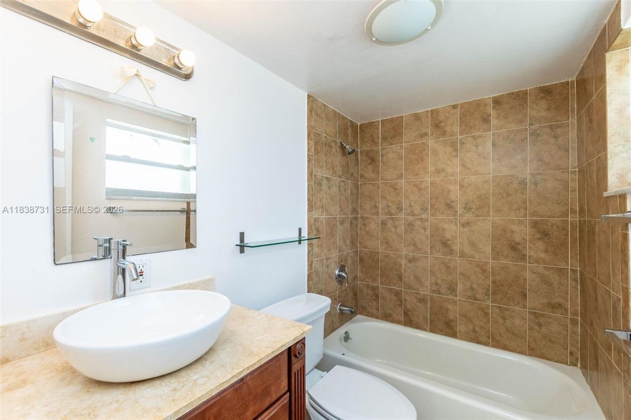3862 NE 171st St, Unit B, North Miami Beach, FL 33160 Photo