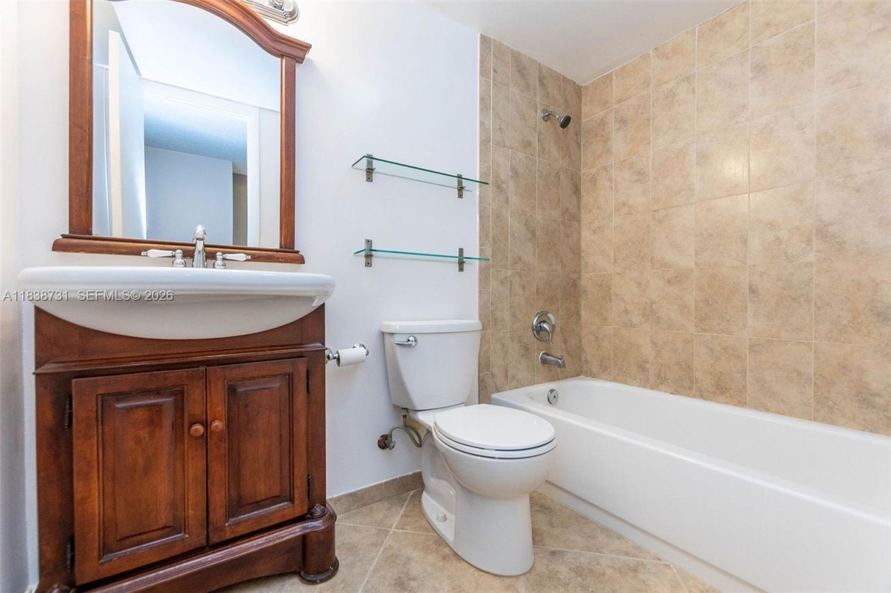 3862 NE 171st St, Unit B, North Miami Beach, FL 33160 Photo