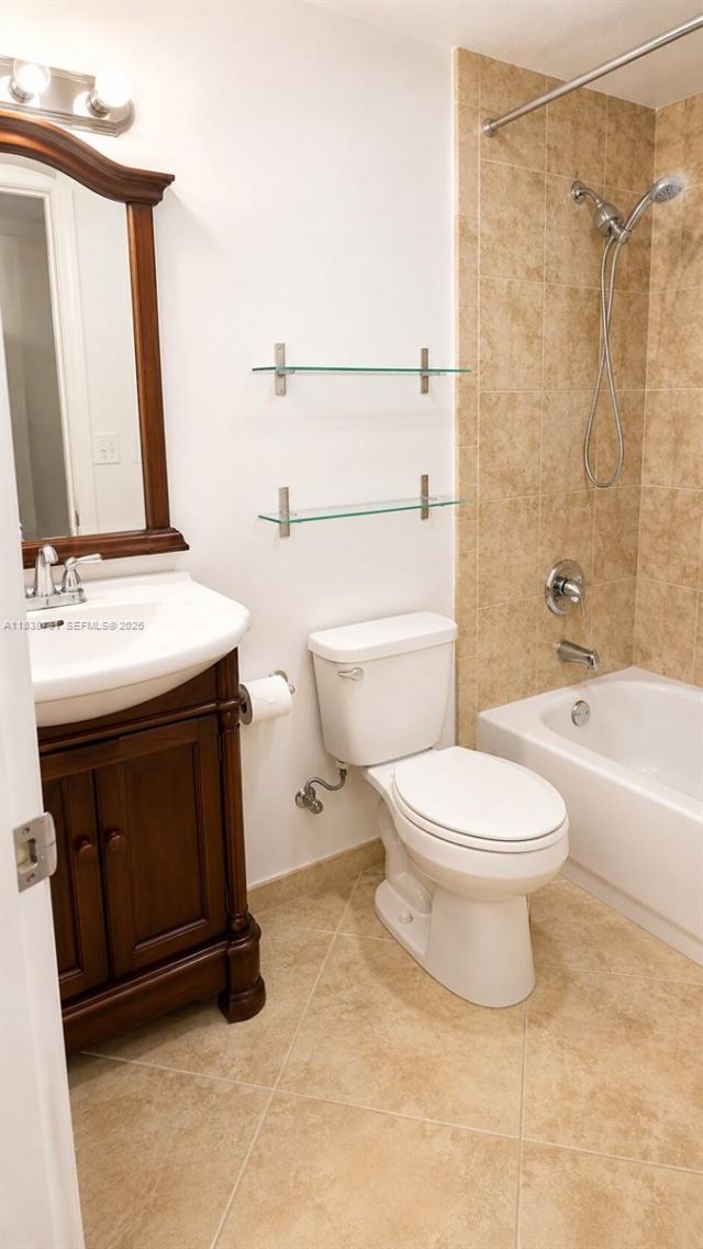 3862 NE 171st St, Unit B, North Miami Beach, FL 33160 Photo