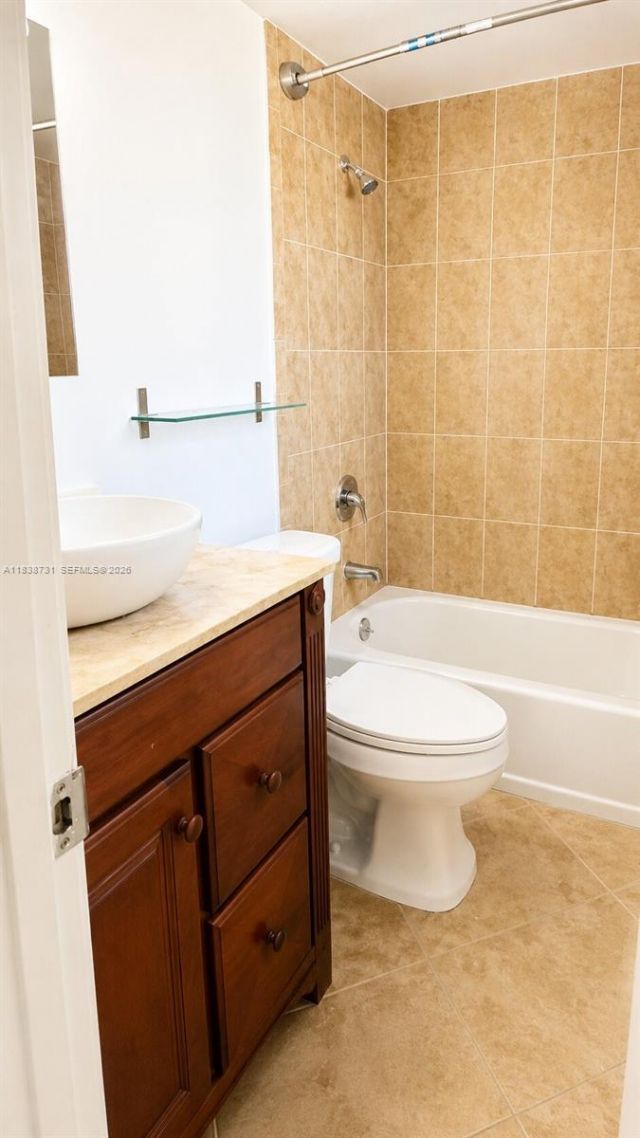 3862 NE 171st St, Unit B, North Miami Beach, FL 33160 Photo