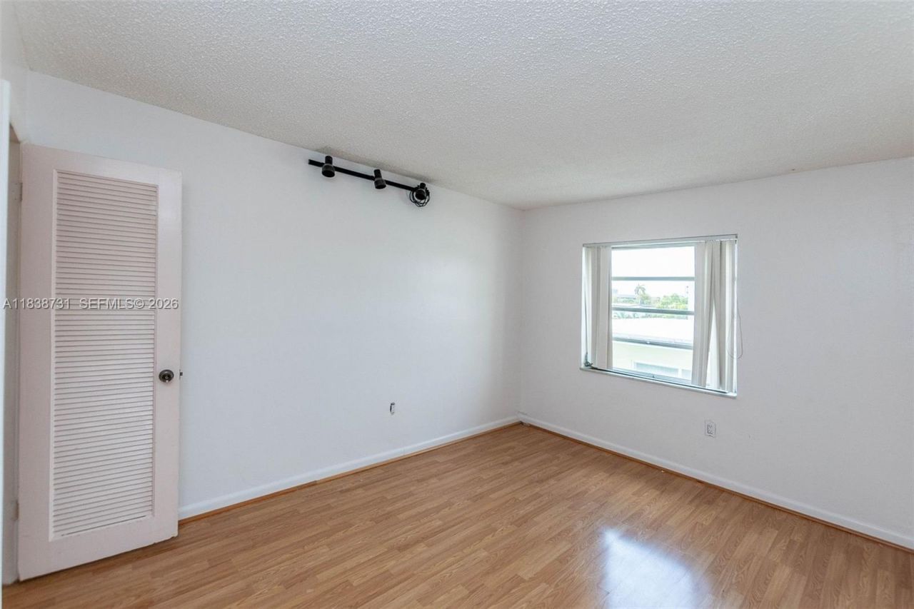 3862 NE 171st St, Unit B, North Miami Beach, FL 33160 Photo