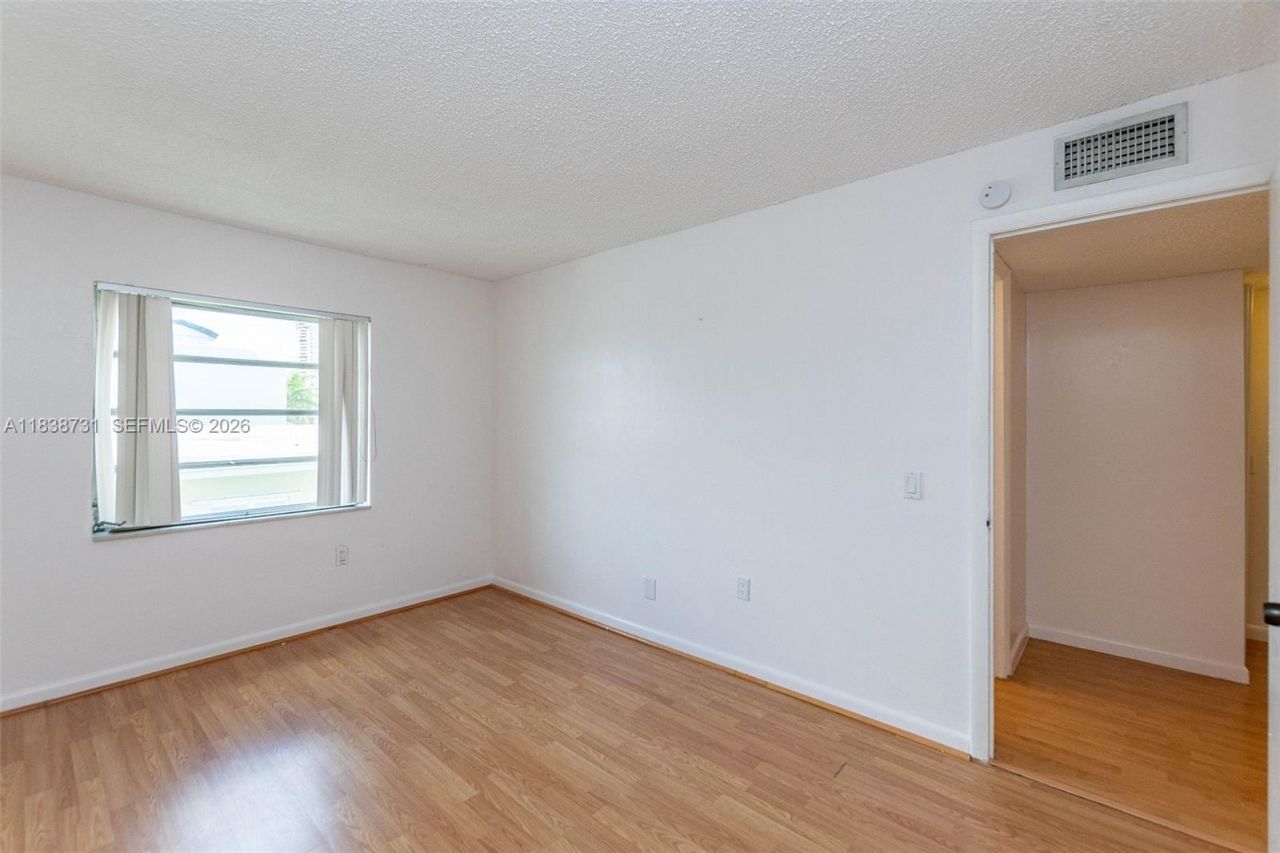 3862 NE 171st St, Unit B, North Miami Beach, FL 33160 Photo