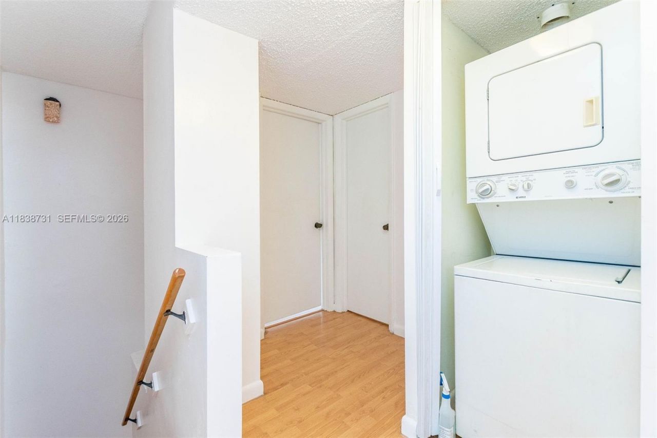 3862 NE 171st St, Unit B, North Miami Beach, FL 33160 Photo