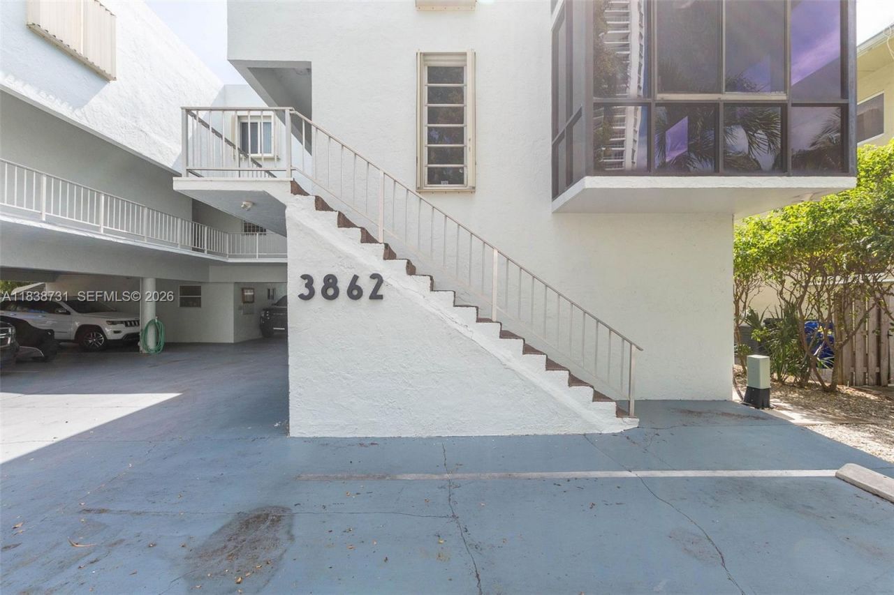 3862 NE 171st St, Unit B, North Miami Beach, FL 33160 Photo