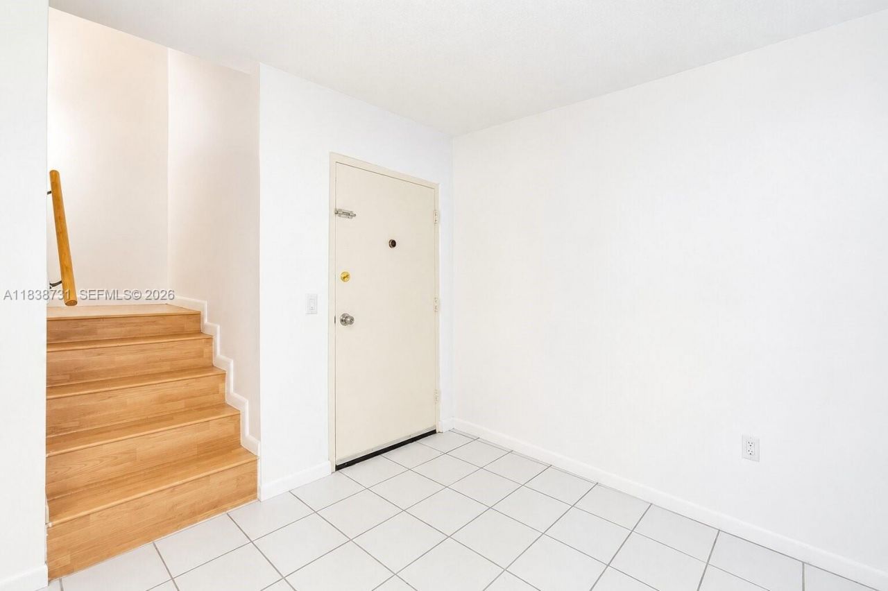 3862 NE 171st St, Unit B, North Miami Beach, FL 33160 Photo