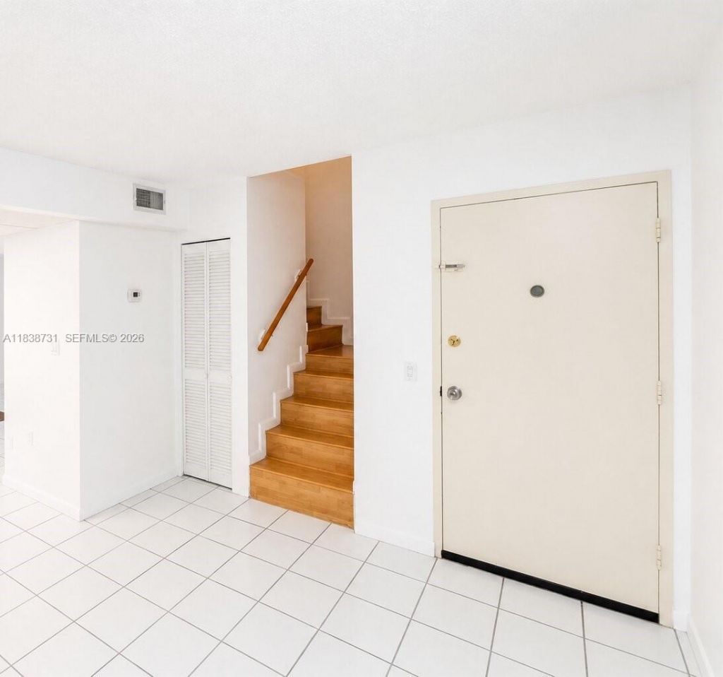 3862 NE 171st St, Unit B, North Miami Beach, FL 33160 Photo