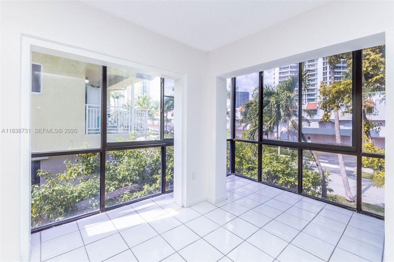 3862 NE 171st St, Unit B, North Miami Beach, FL 33160 Photo