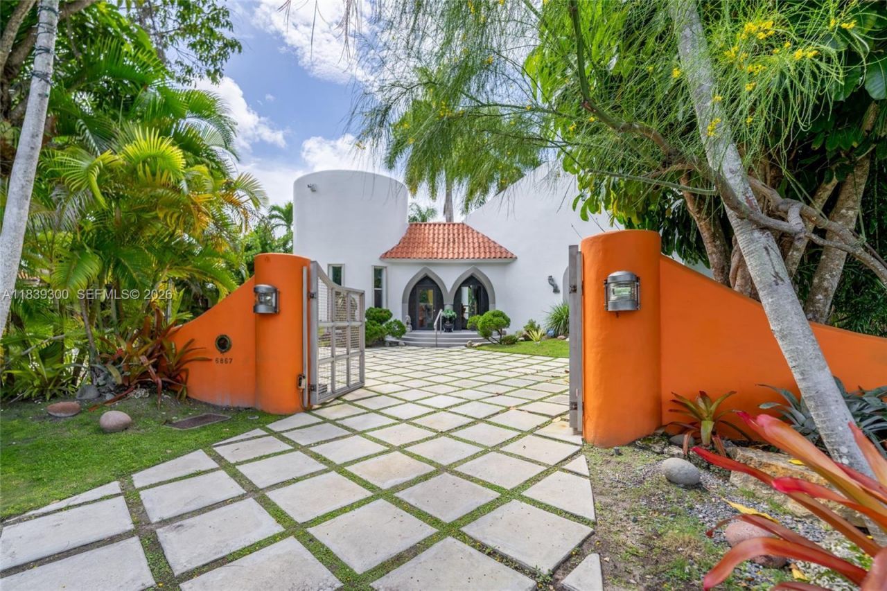 6867 SW 62nd Ter, South Miami, FL 33143 Photo