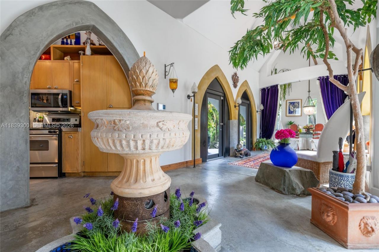 6867 SW 62nd Ter, South Miami, FL 33143 Photo