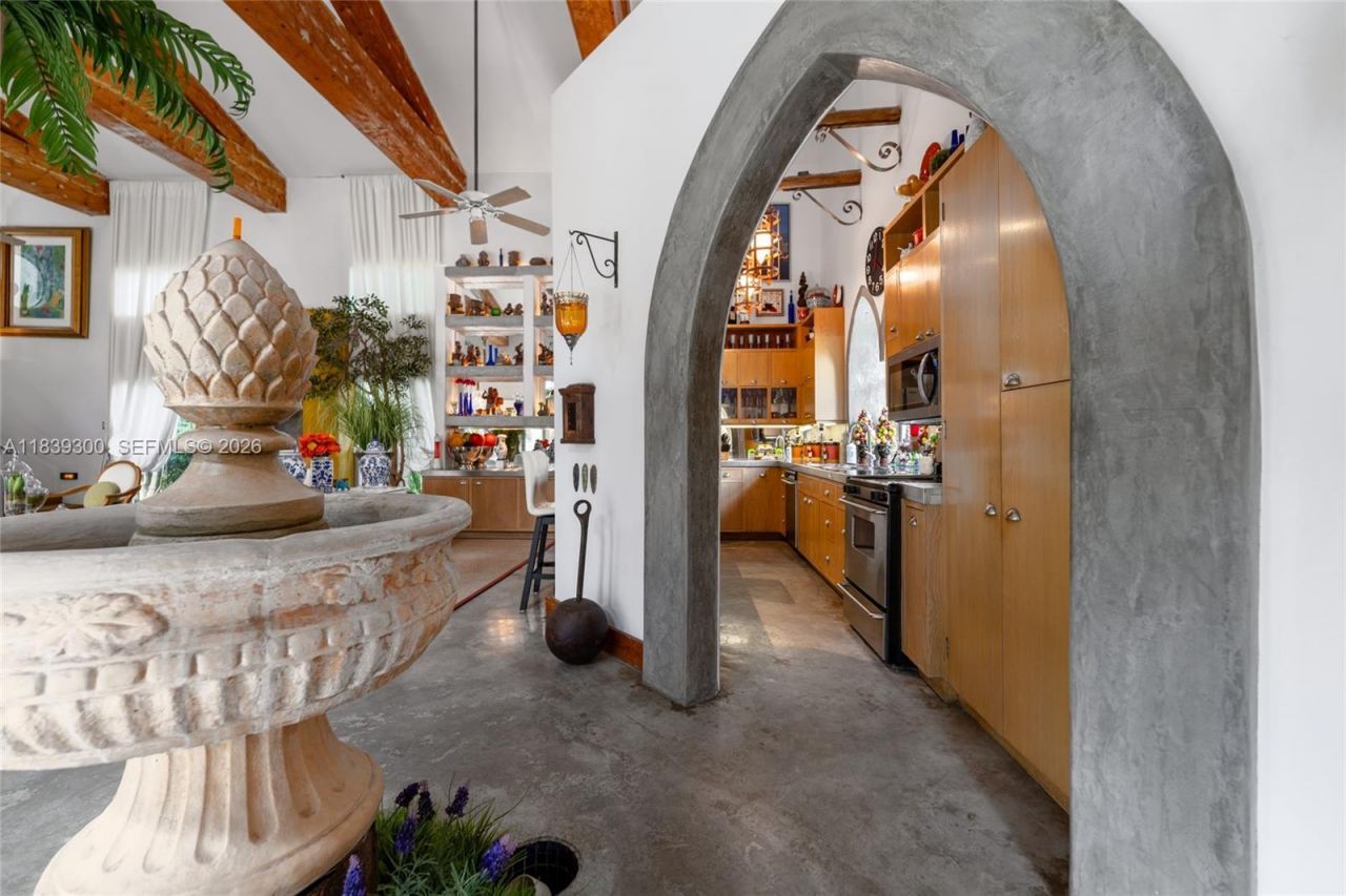 6867 SW 62nd Ter, South Miami, FL 33143 Photo