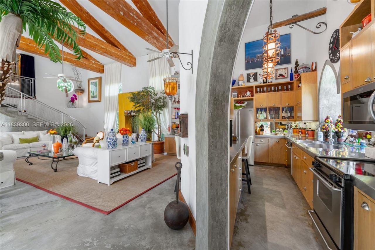 6867 SW 62nd Ter, South Miami, FL 33143 Photo