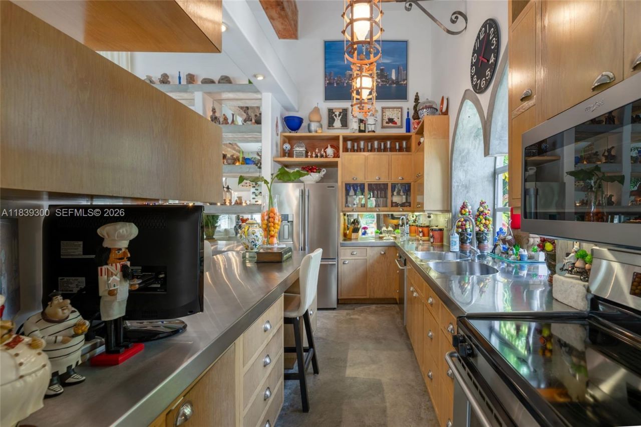 6867 SW 62nd Ter, South Miami, FL 33143 Photo