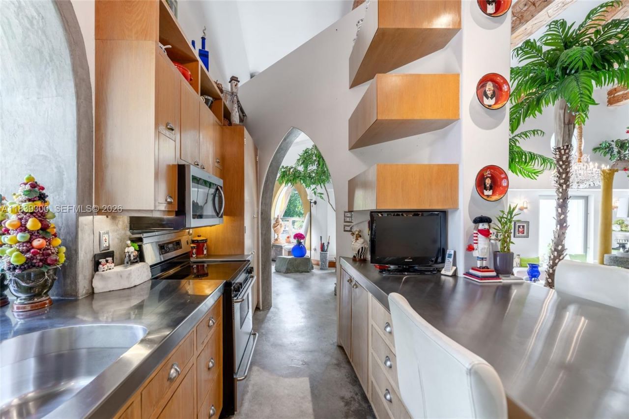 6867 SW 62nd Ter, South Miami, FL 33143 Photo