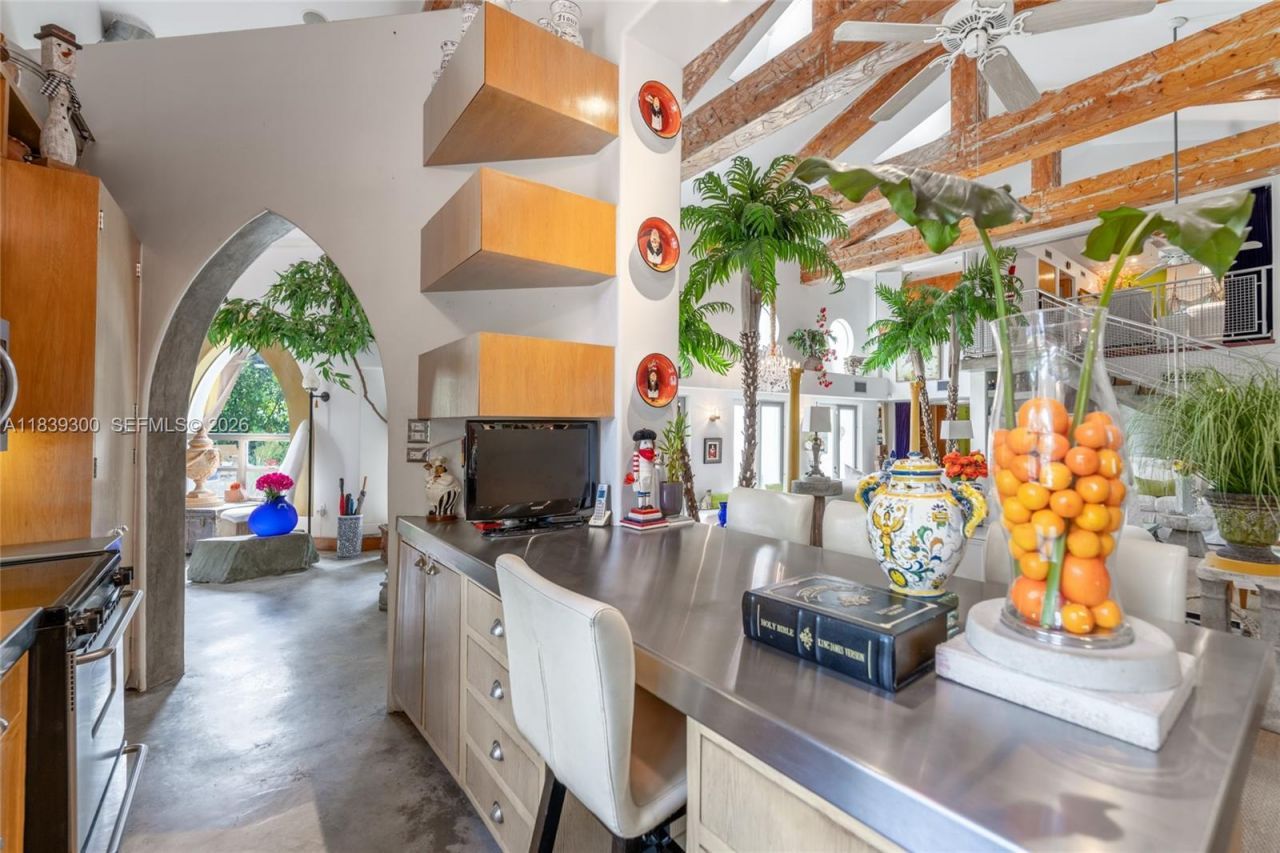 6867 SW 62nd Ter, South Miami, FL 33143 Photo