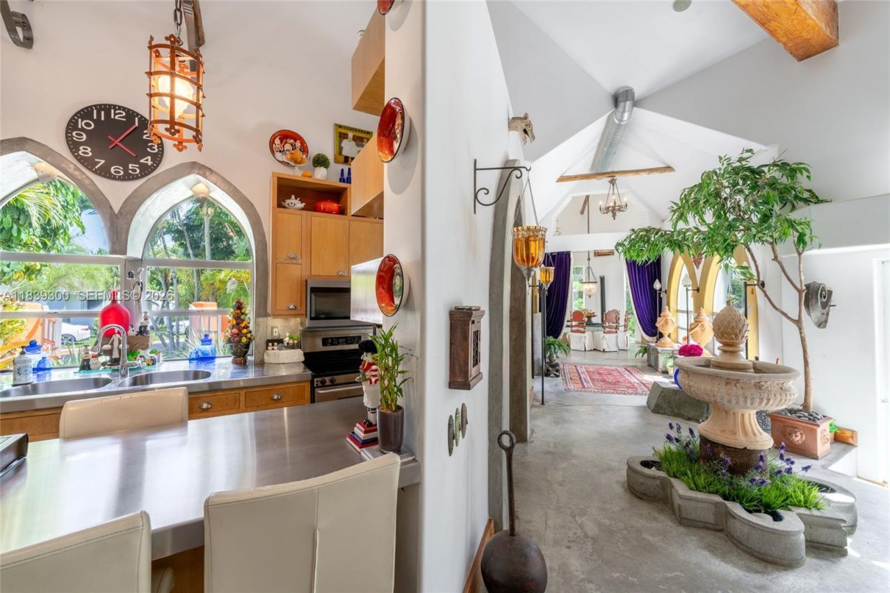 6867 SW 62nd Ter, South Miami, FL 33143 Photo