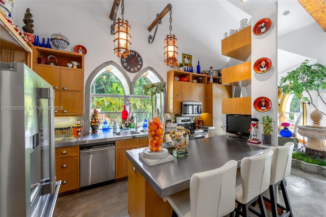 6867 SW 62nd Ter, South Miami, FL 33143 Photo