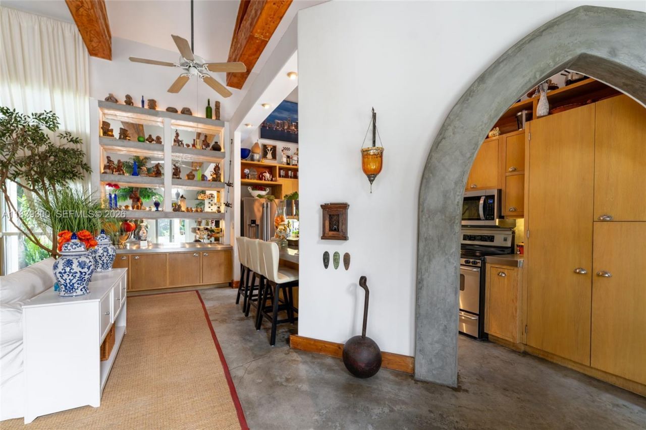 6867 SW 62nd Ter, South Miami, FL 33143 Photo