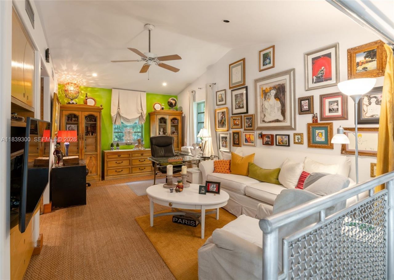 6867 SW 62nd Ter, South Miami, FL 33143 Photo