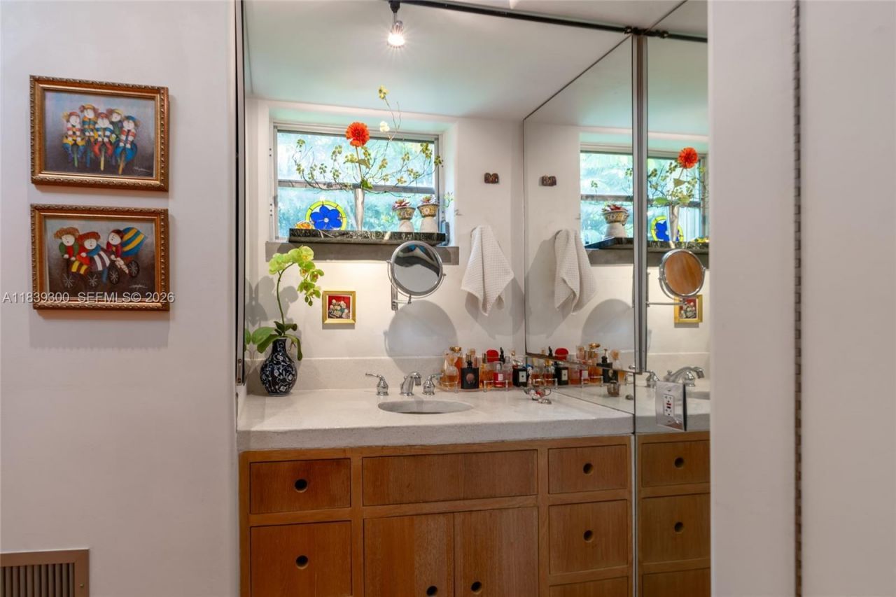 6867 SW 62nd Ter, South Miami, FL 33143 Photo