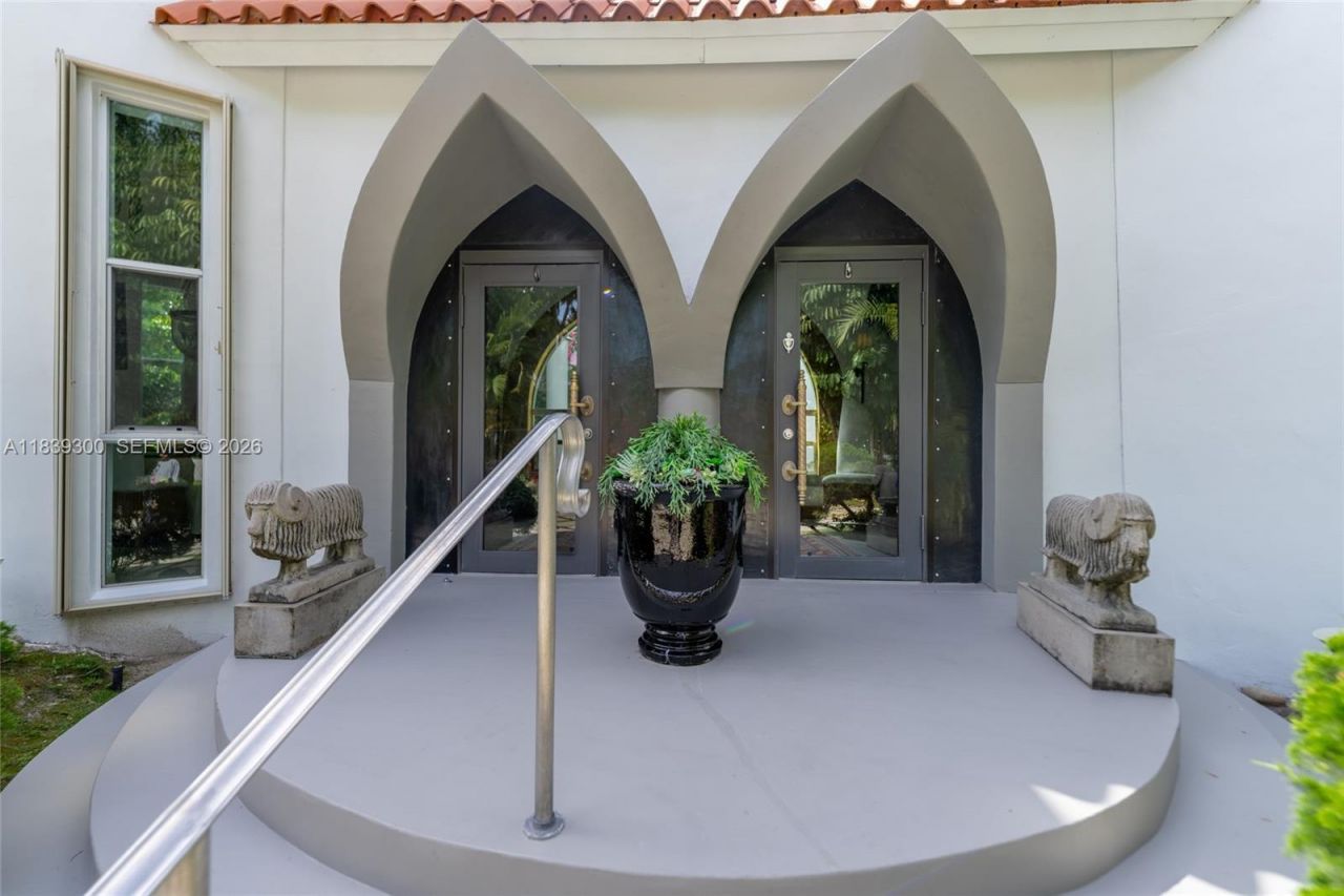 6867 SW 62nd Ter, South Miami, FL 33143 Photo