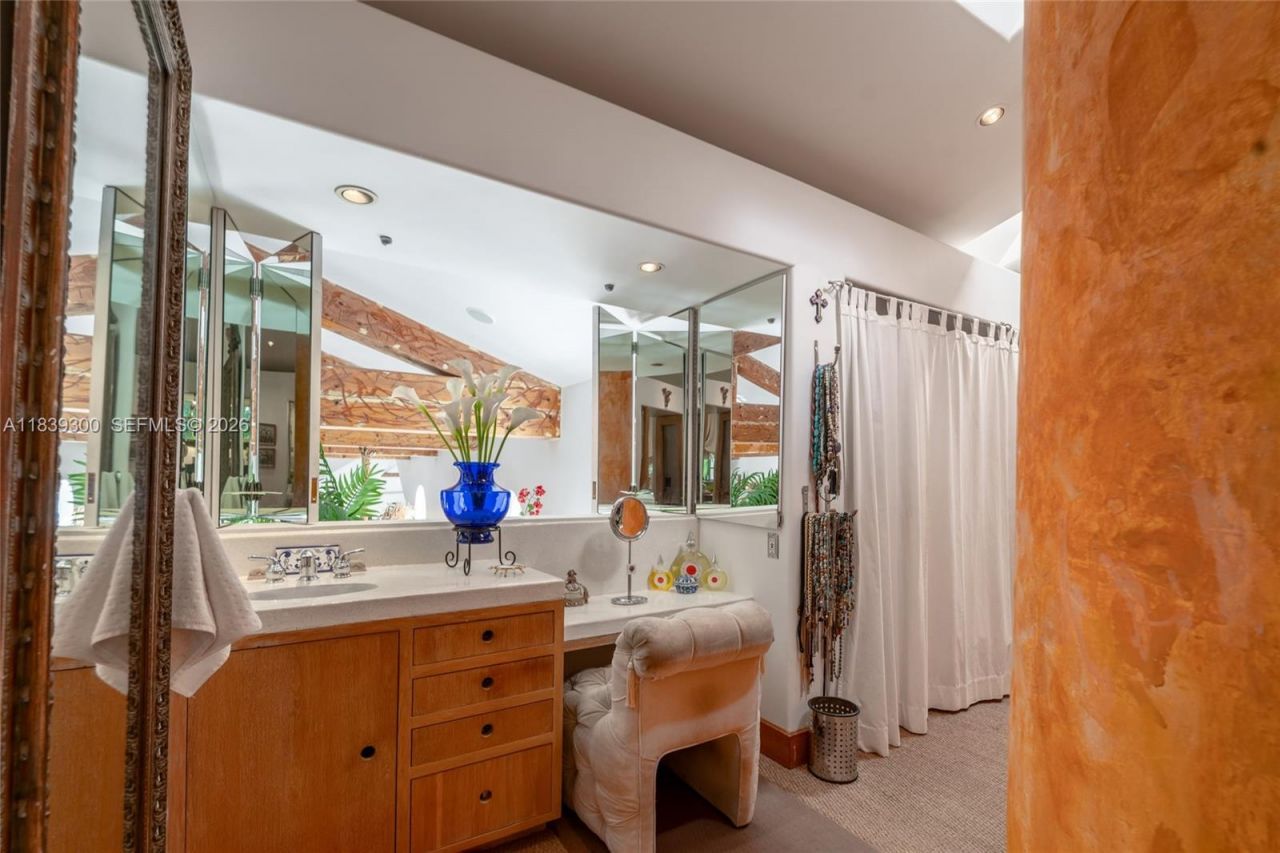 6867 SW 62nd Ter, South Miami, FL 33143 Photo