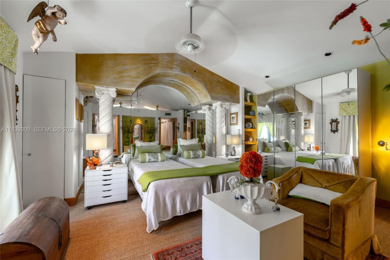 6867 SW 62nd Ter, South Miami, FL 33143 Photo