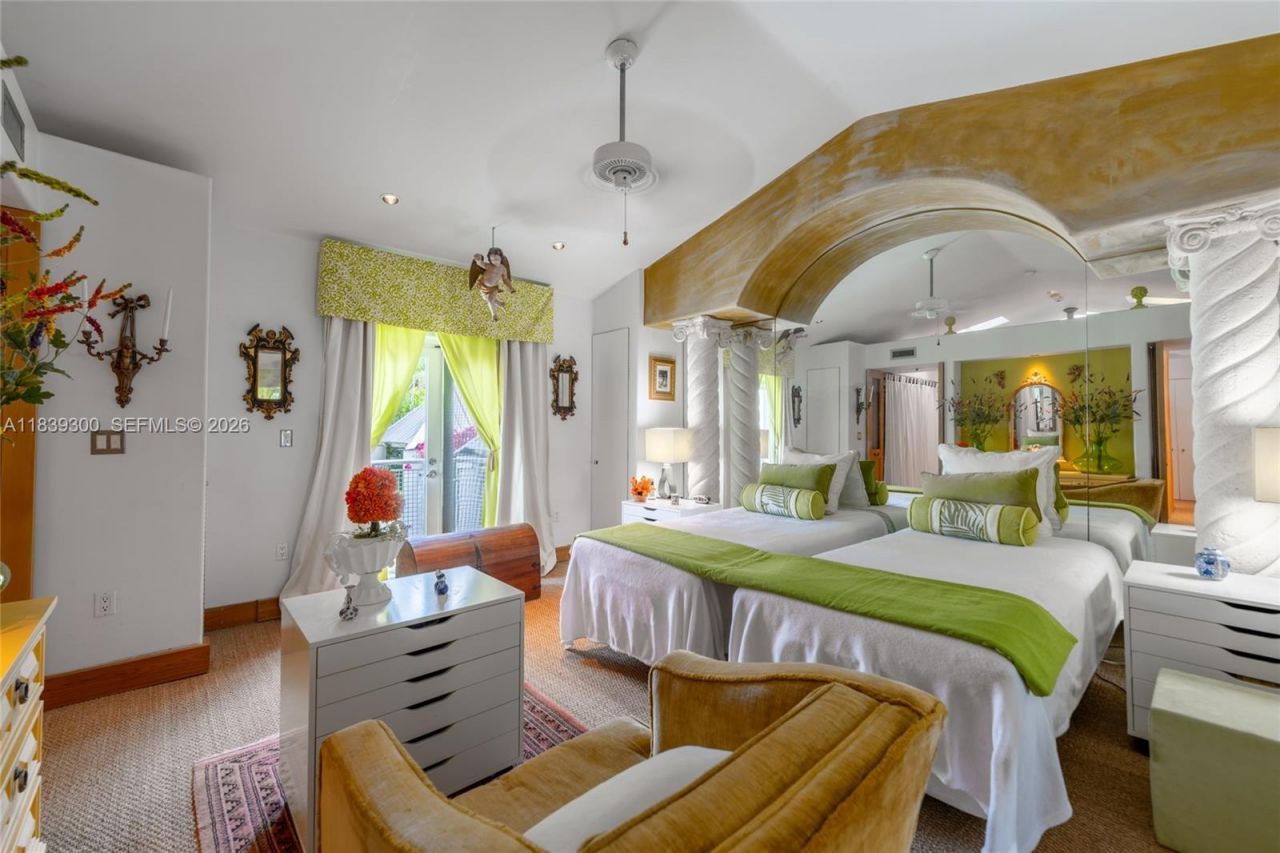 6867 SW 62nd Ter, South Miami, FL 33143 Photo