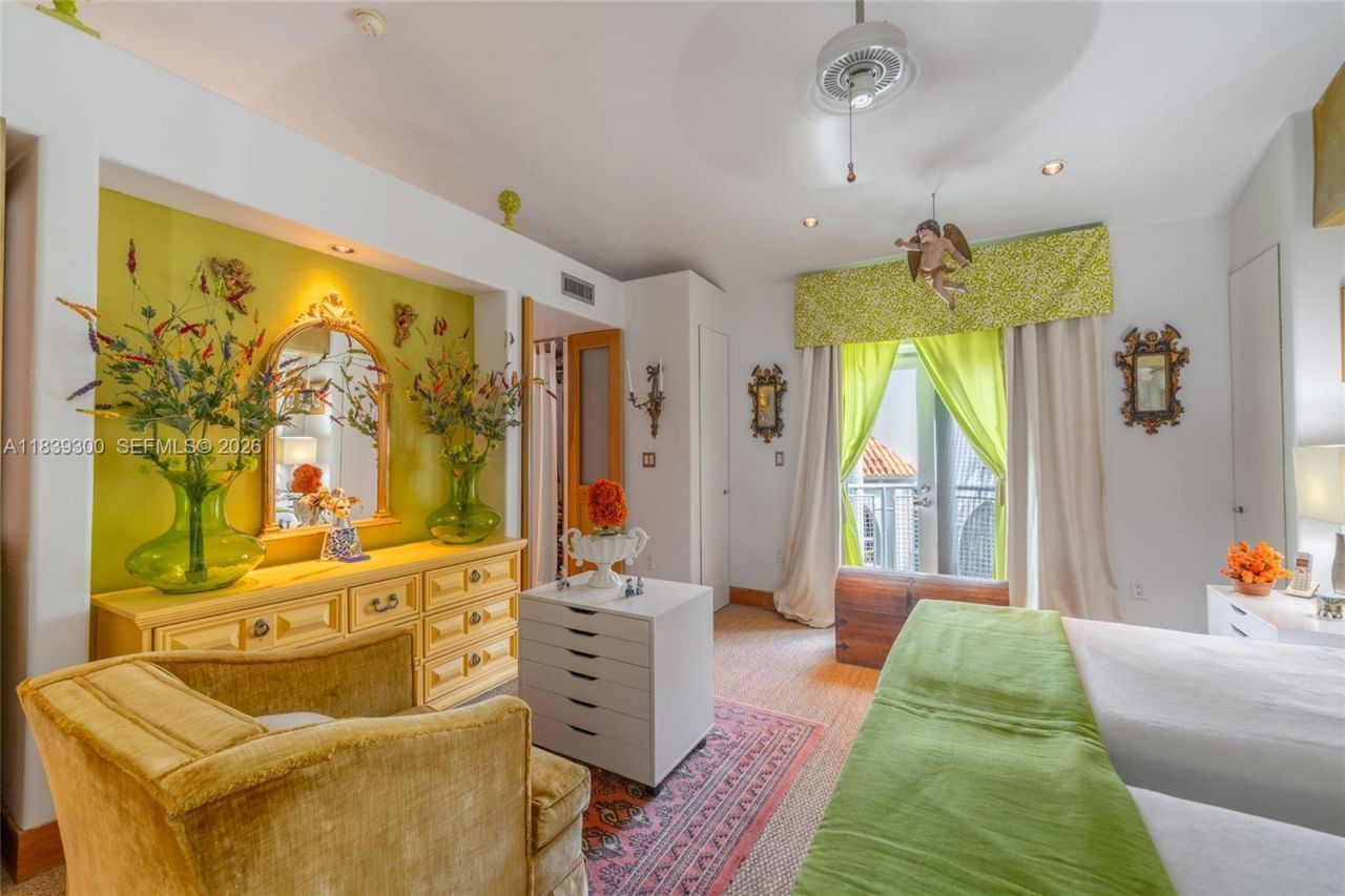 6867 SW 62nd Ter, South Miami, FL 33143 Photo