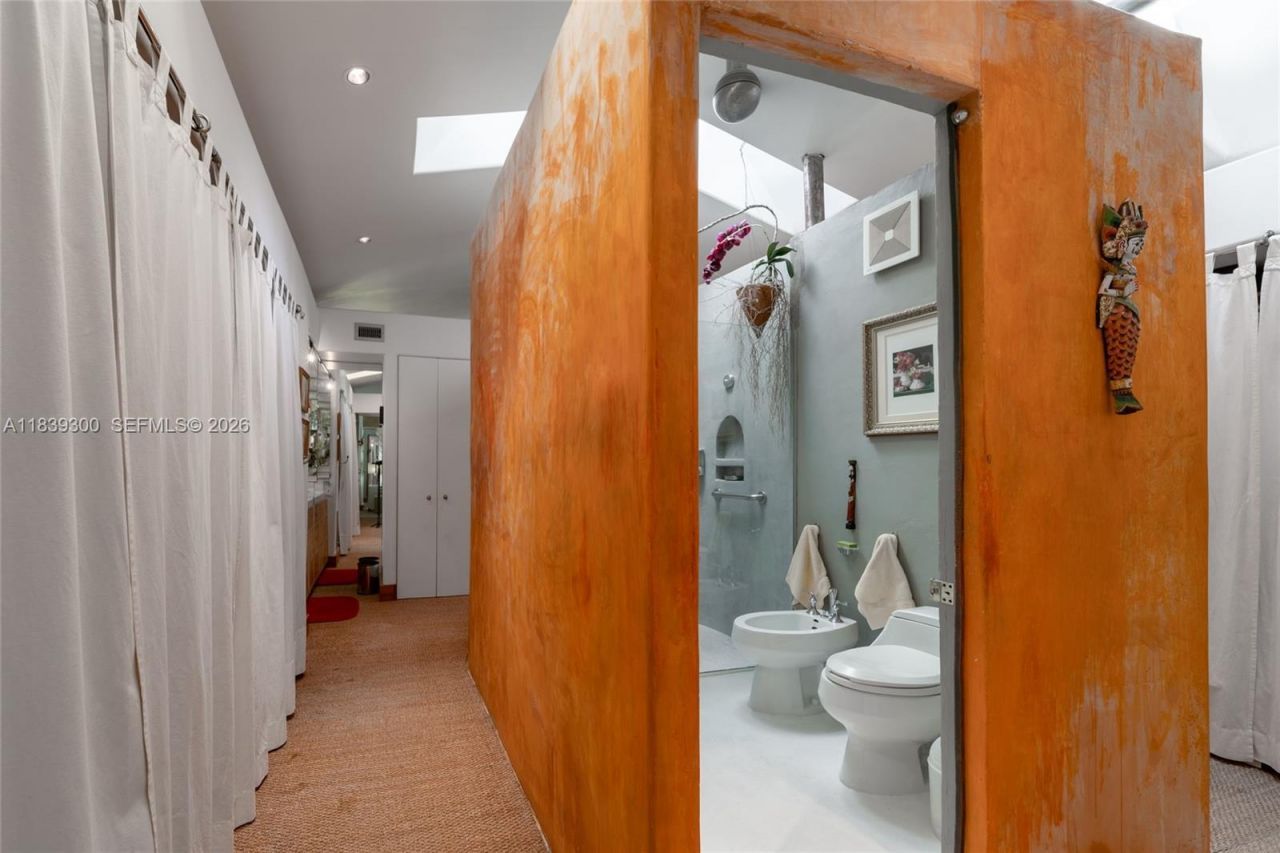 6867 SW 62nd Ter, South Miami, FL 33143 Photo