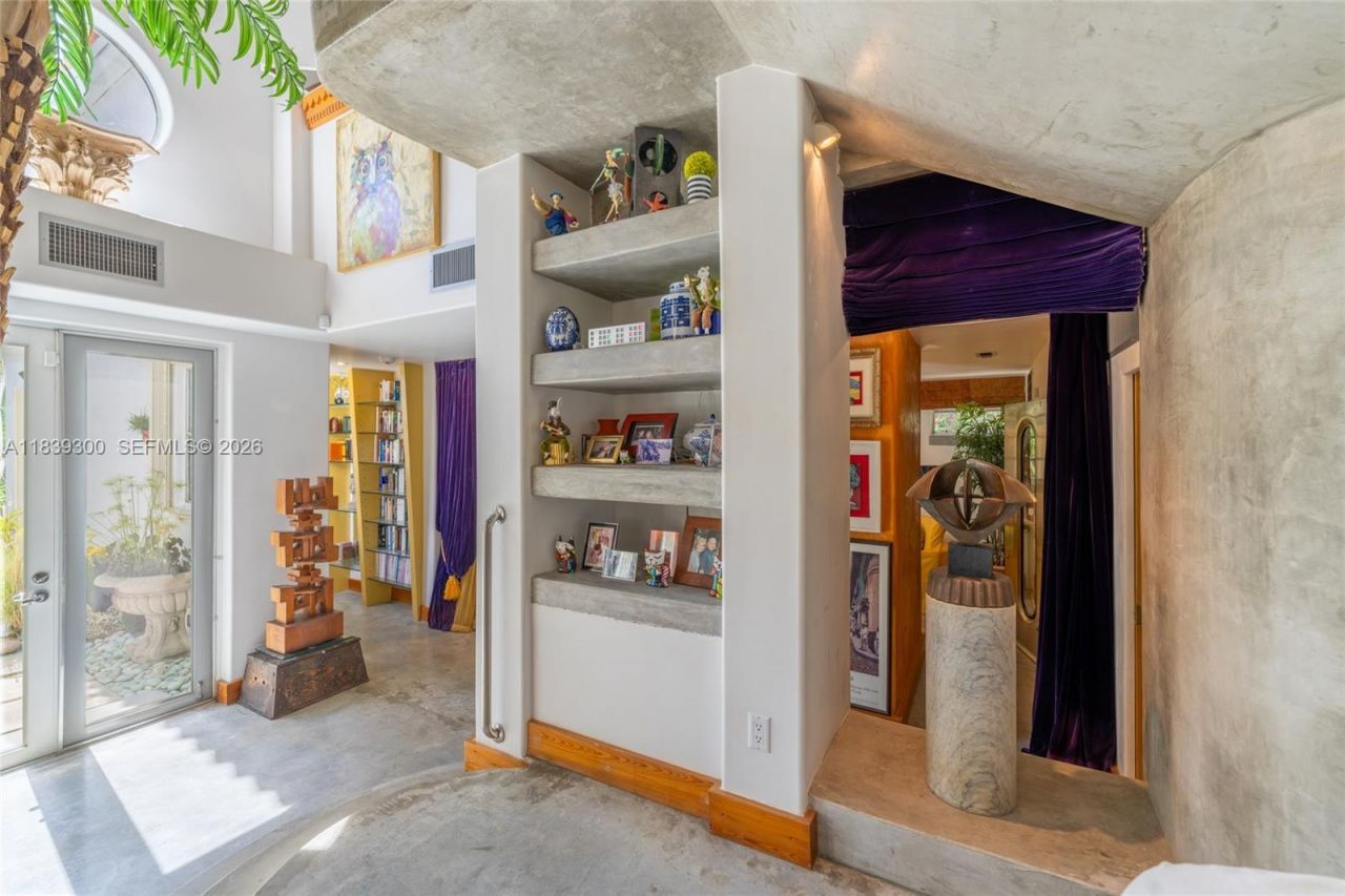 6867 SW 62nd Ter, South Miami, FL 33143 Photo